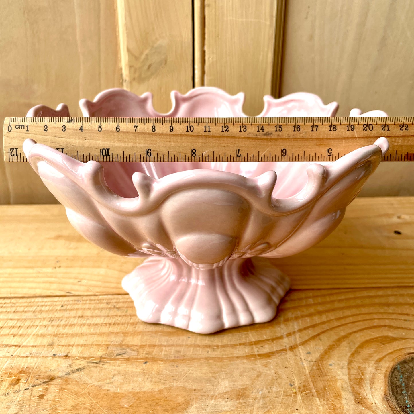 Footed centrepiece bowl