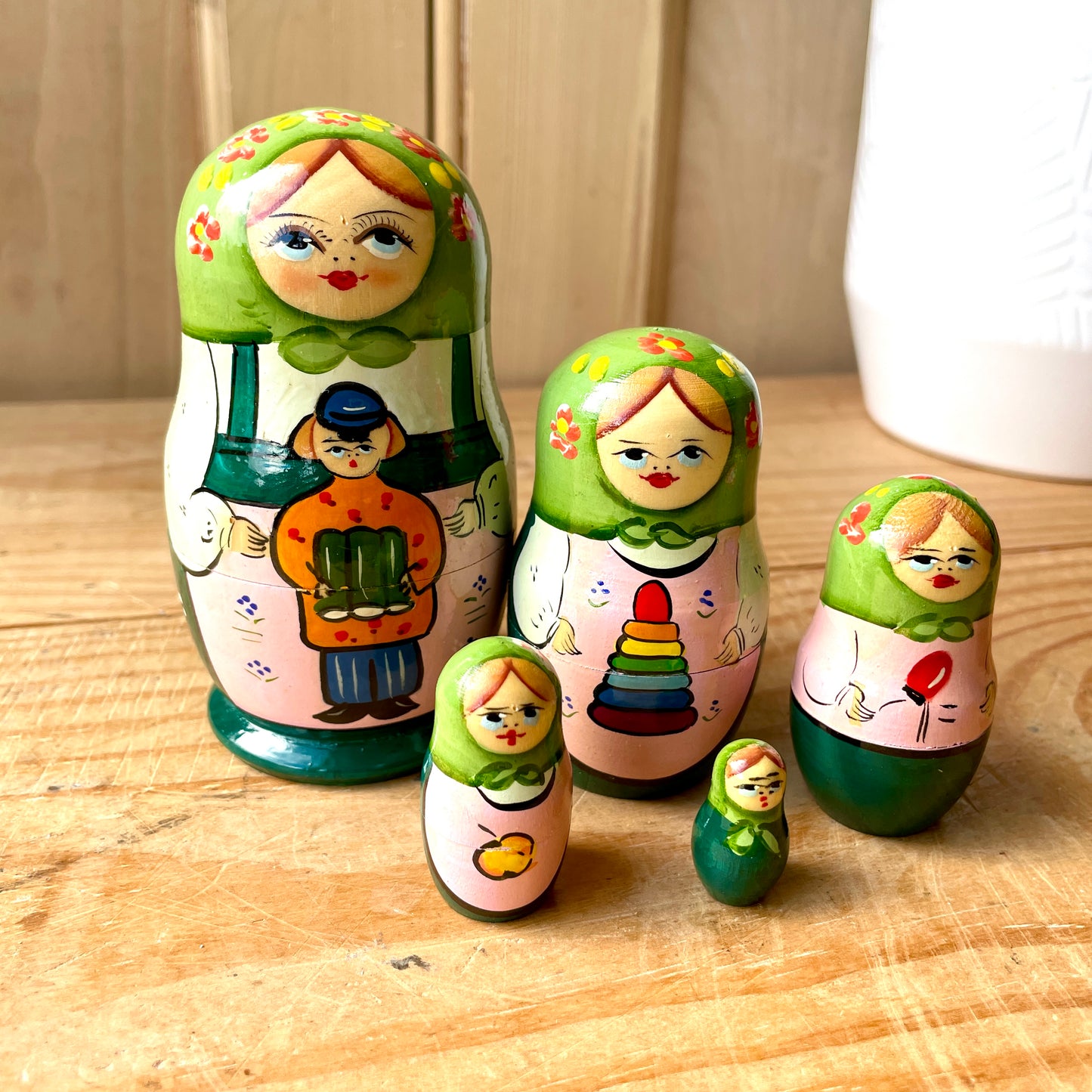 Vintage Matryoshka Nesting Dolls - Set of 5