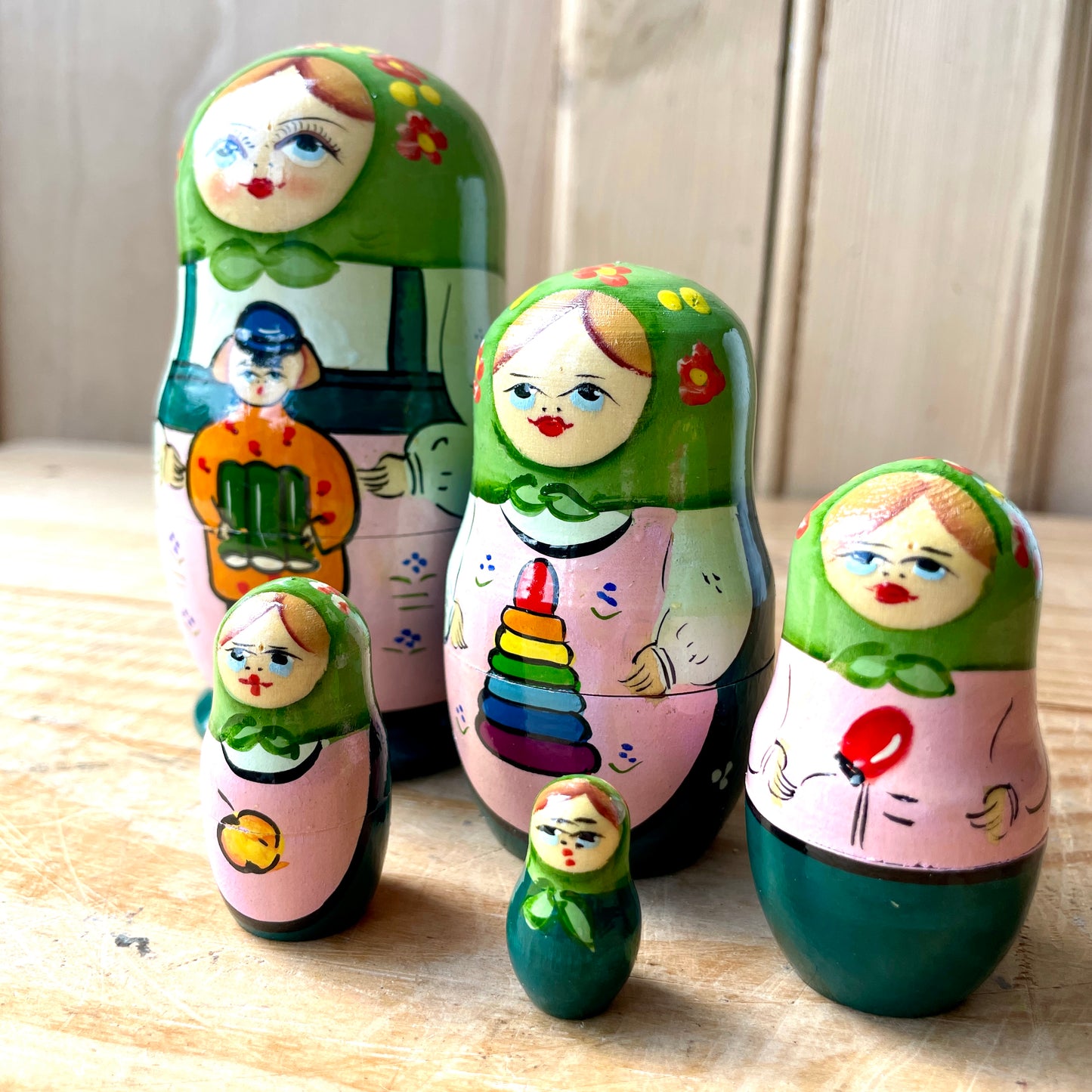 Vintage Matryoshka Nesting Dolls - Set of 5