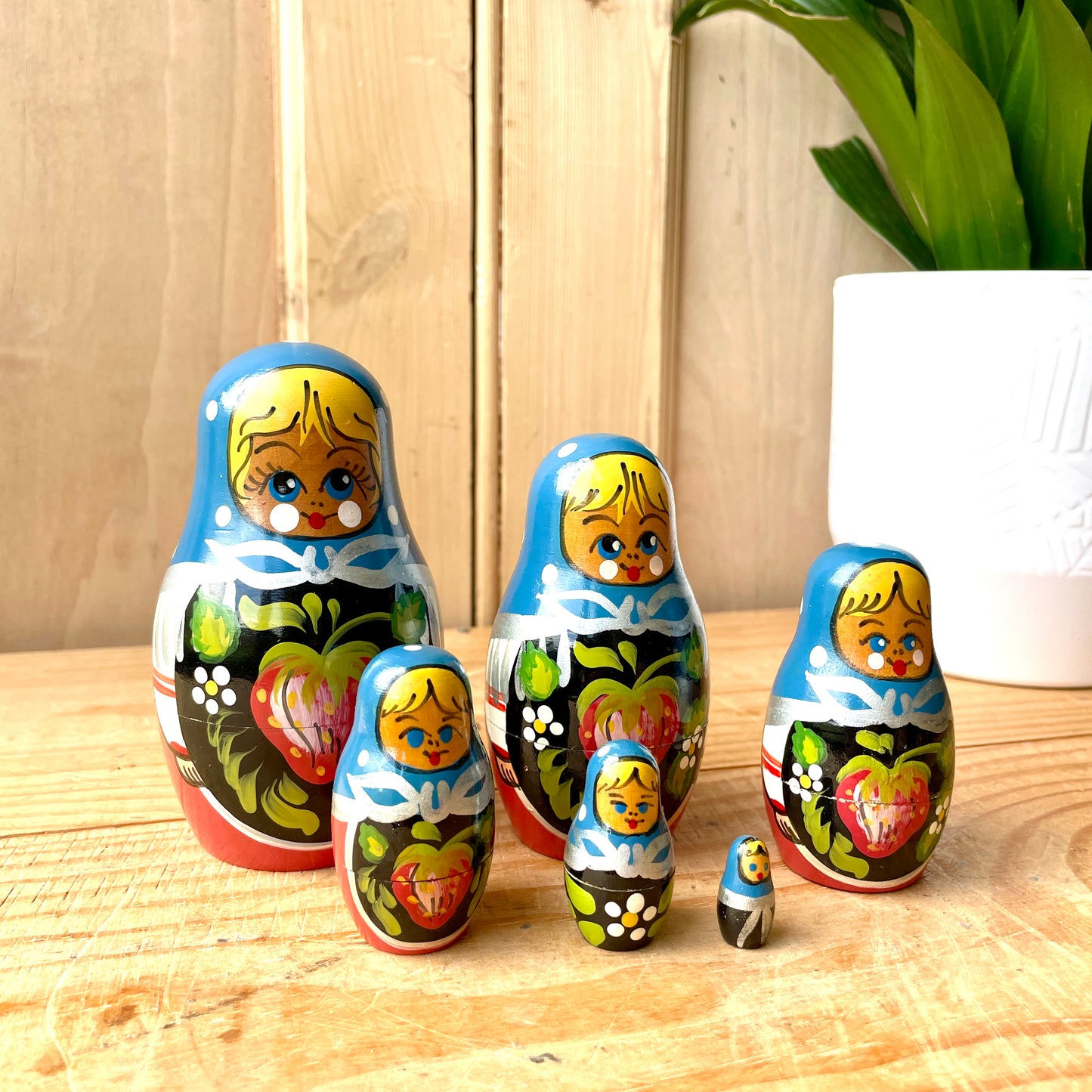 Vintage Matryoshka Nesting Dolls - Set of 6