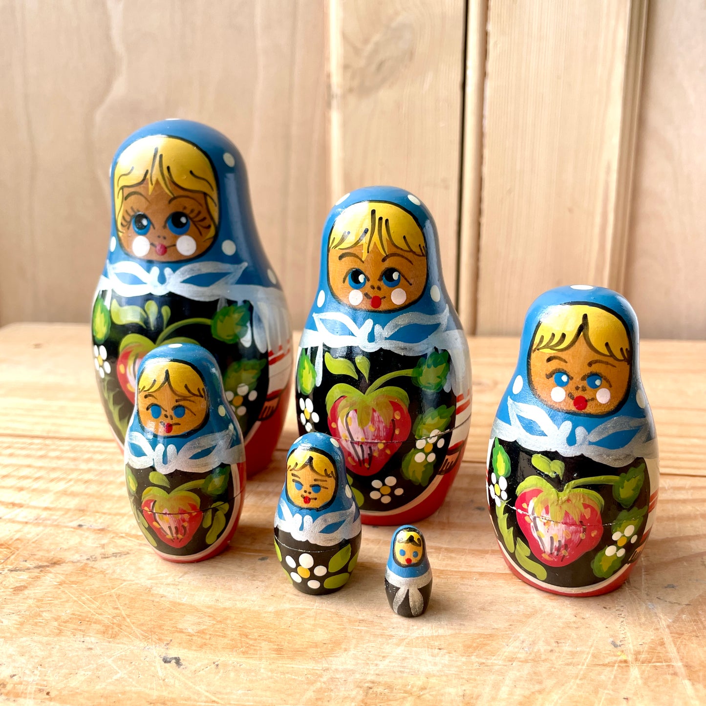 Vintage Matryoshka Nesting Dolls - Set of 6