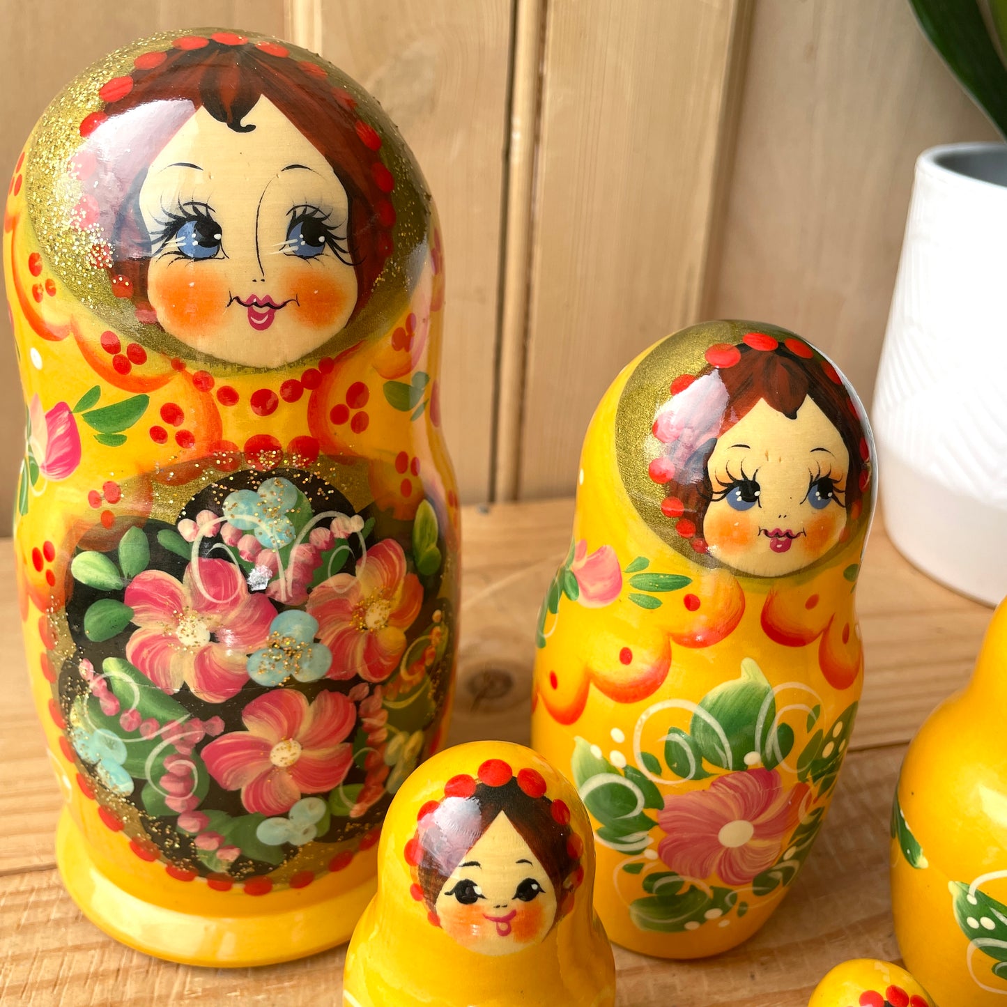 Vintage Matryoshka Nesting Dolls - Set of 5