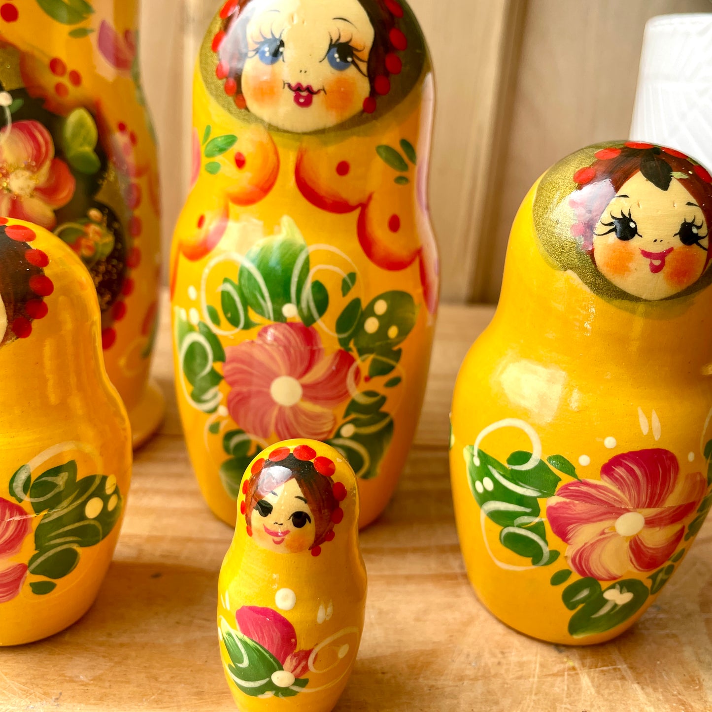 Vintage Matryoshka Nesting Dolls - Set of 5