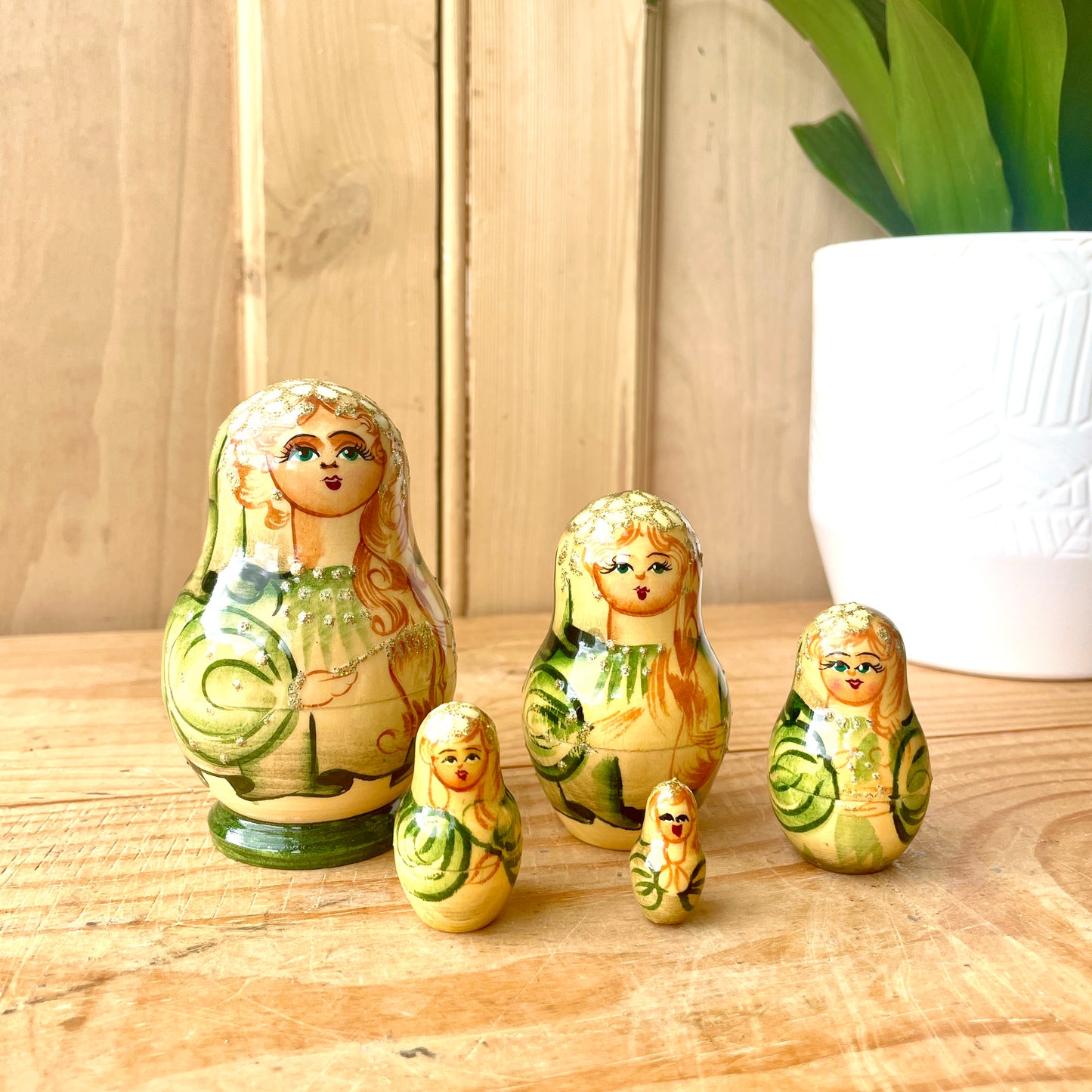 Vintage Matryoshka Nesting Dolls - Set of 5