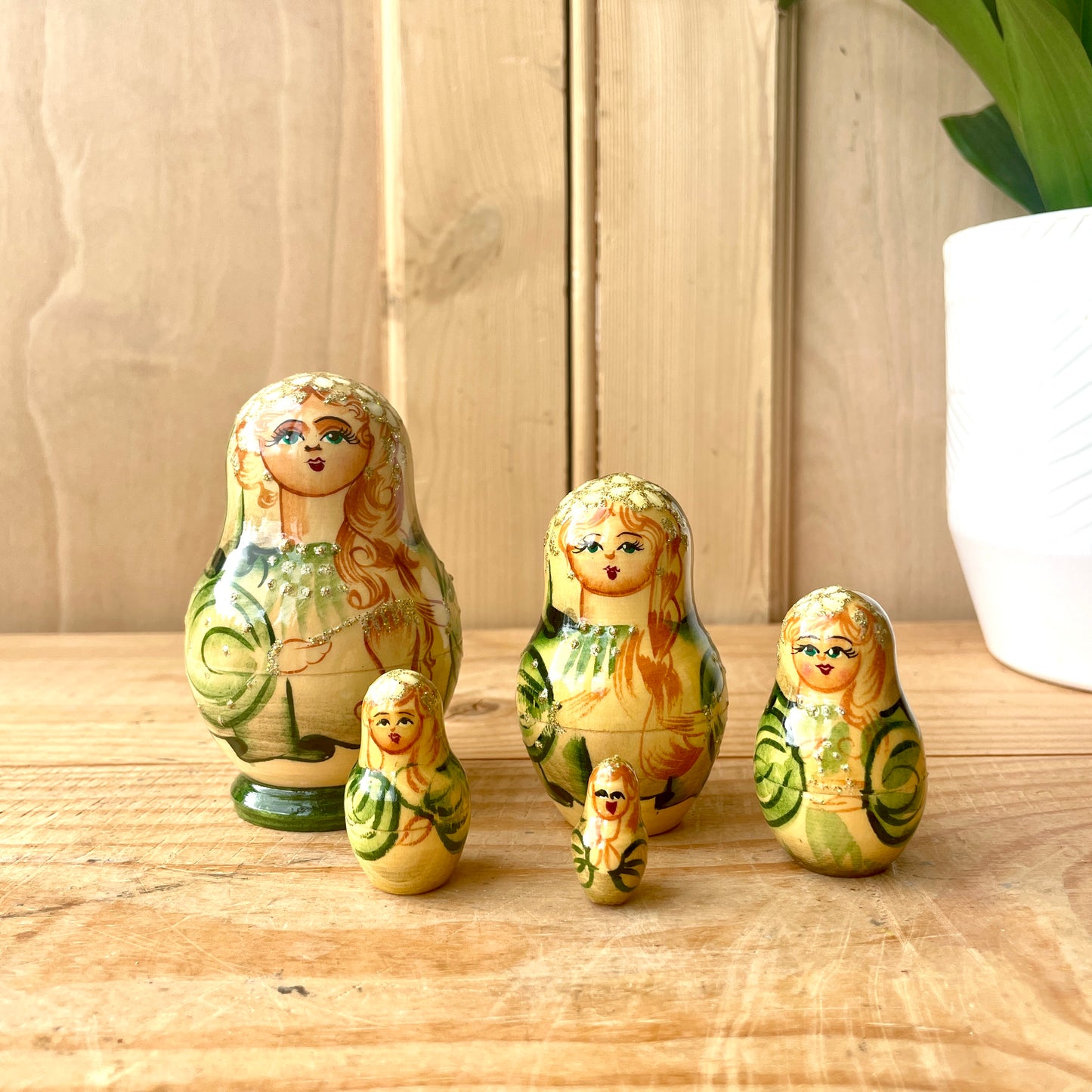 Vintage Matryoshka Nesting Dolls - Set of 5