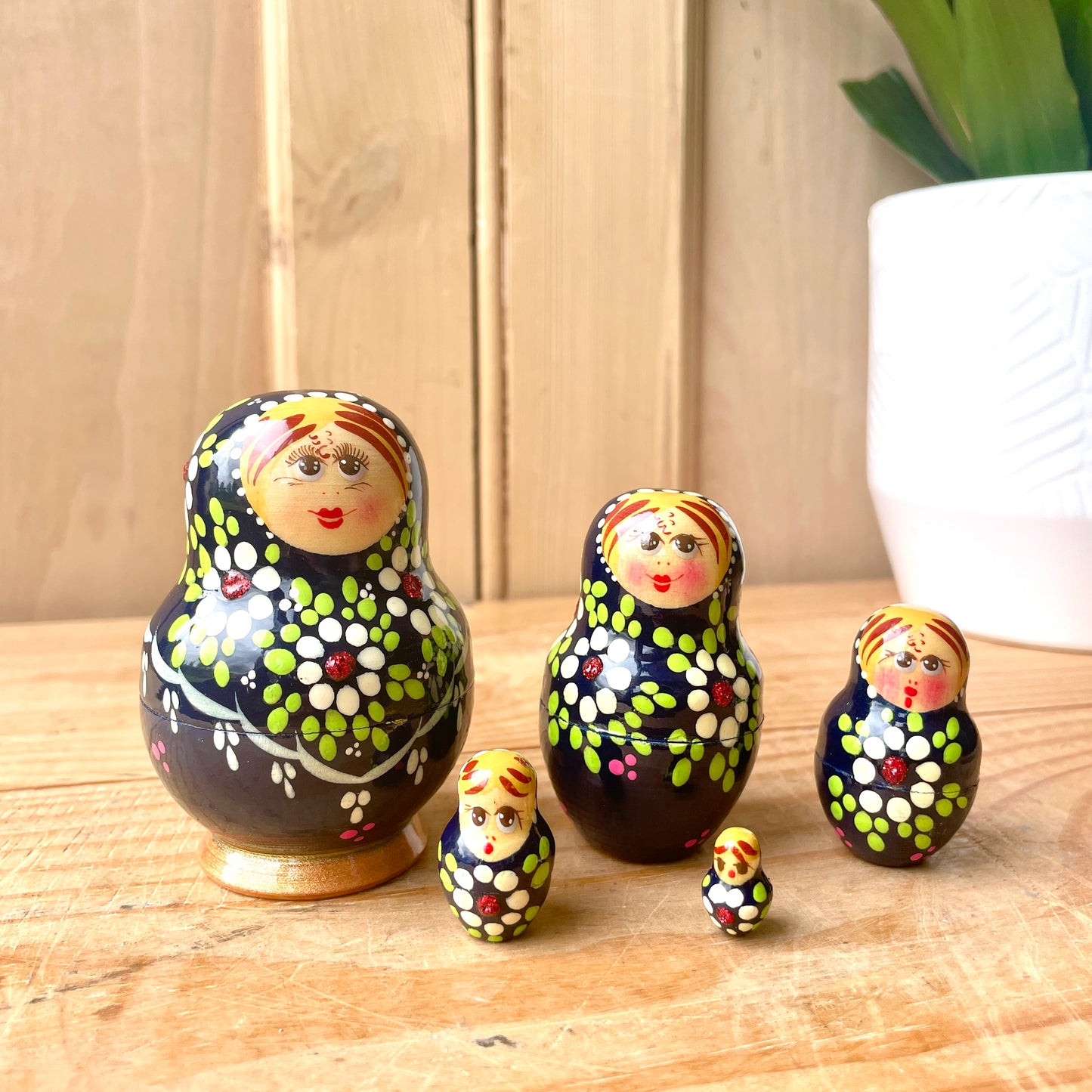 Vintage Matryoshka Nesting Dolls - Set of 5