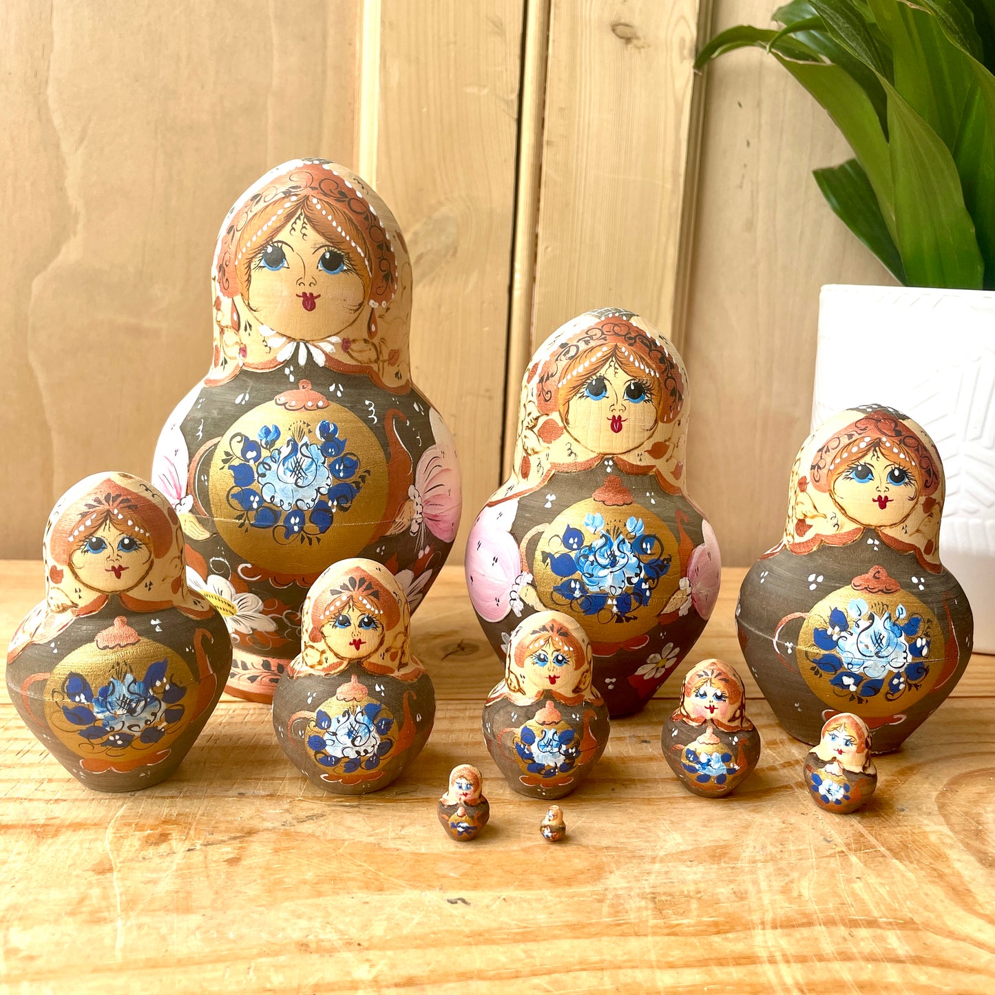 Vintage Matryoshka Nesting Dolls - Set of 10