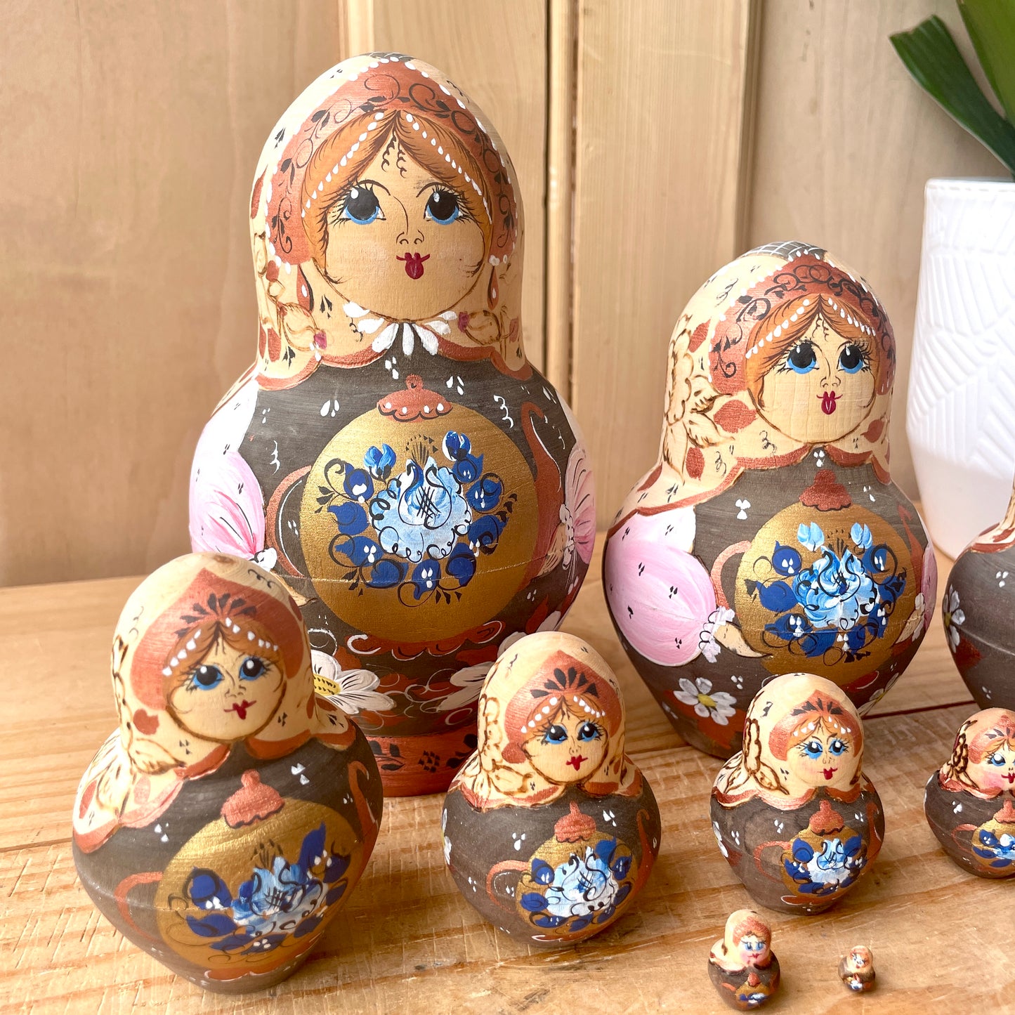 Vintage Matryoshka Nesting Dolls - Set of 10