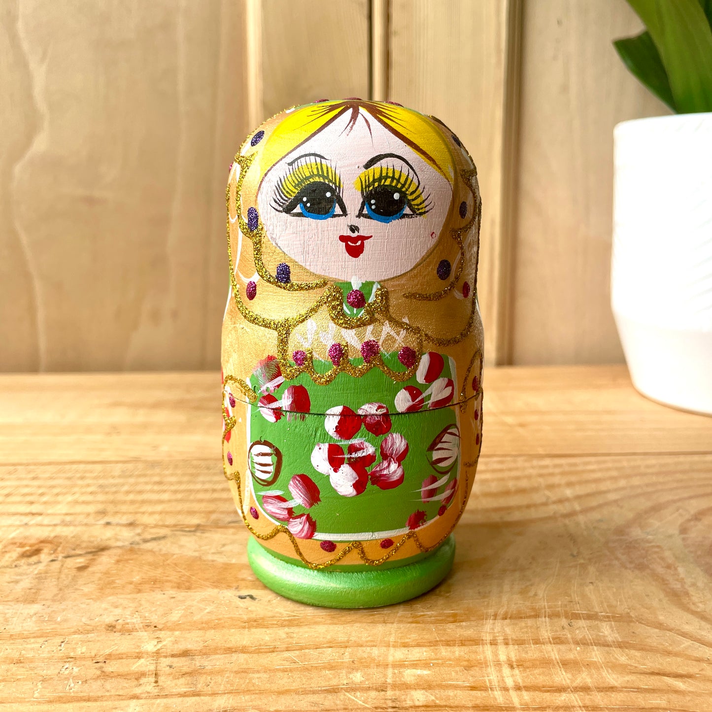 Vintage Matryoshka Nesting Dolls - Set of 5