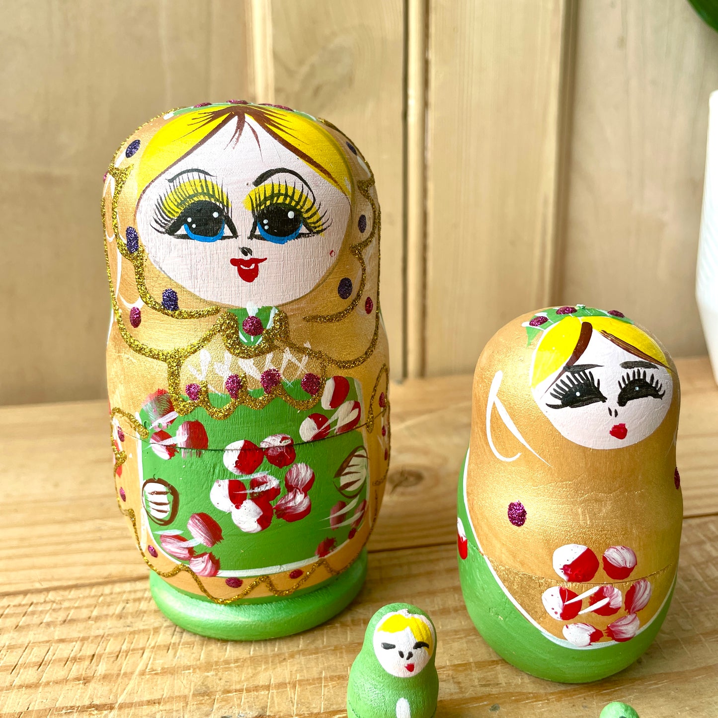 Vintage Matryoshka Nesting Dolls - Set of 5