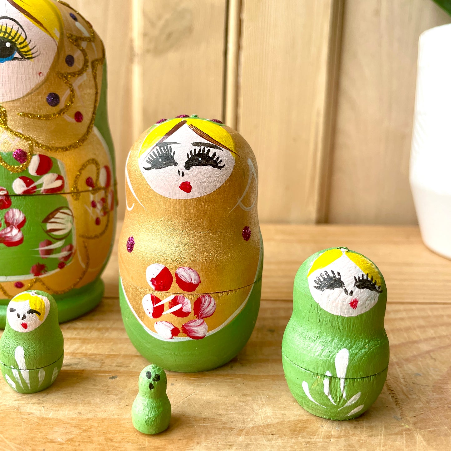 Vintage Matryoshka Nesting Dolls - Set of 5