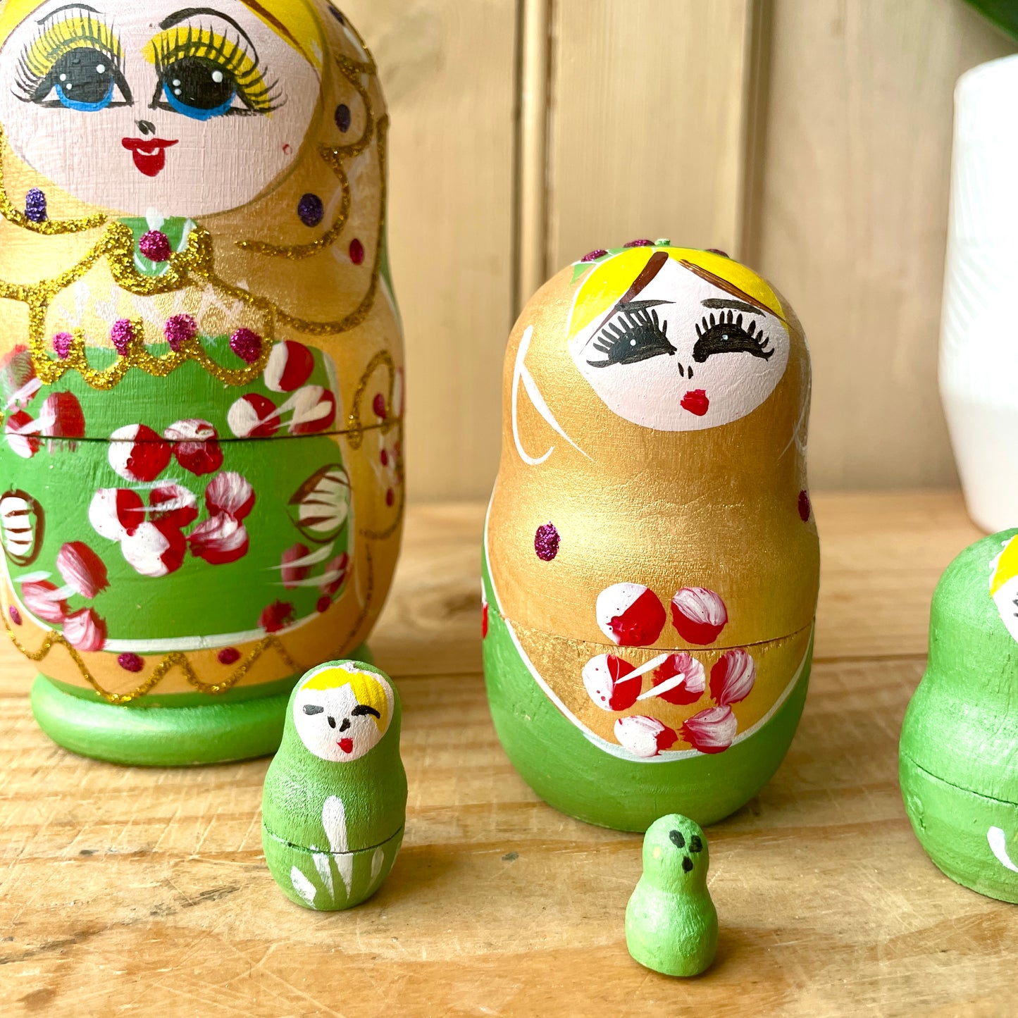 Vintage Matryoshka Nesting Dolls - Set of 5